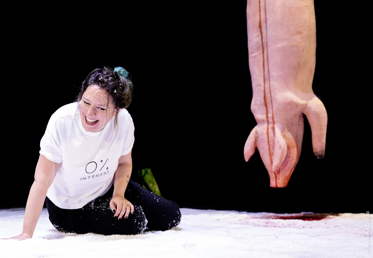 AltreScene, il neo Premio Ubu Licia Lanera da Zō con “Guarda come nevica 3:  I sentimenti del maiale”